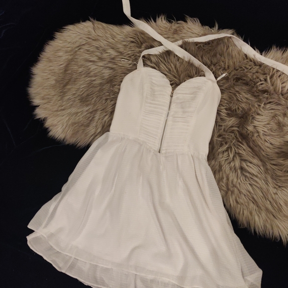 Guess white halter dress size 6 - Picture 2 of 3